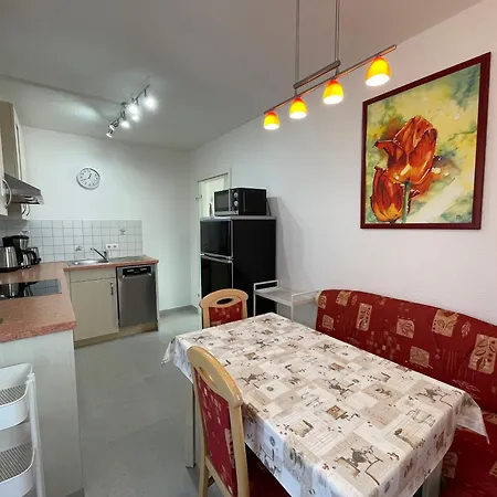 Apartament In Zentraler Lage-18 Minuten Mit S-bahn In Koeln Zentrum