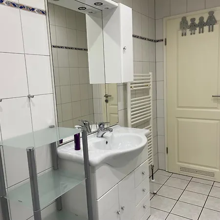 Apartament In Zentraler Lage-18 Minuten Mit S-bahn In Koeln Zentrum *